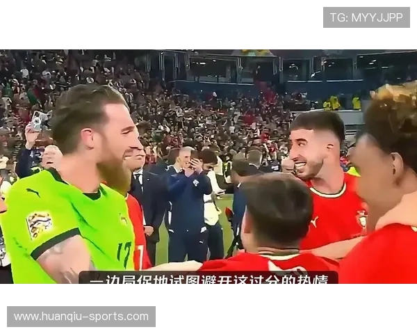 西班牙全体观众为葡萄牙鼓掌 亚马尔摘下银牌独自走回更衣室